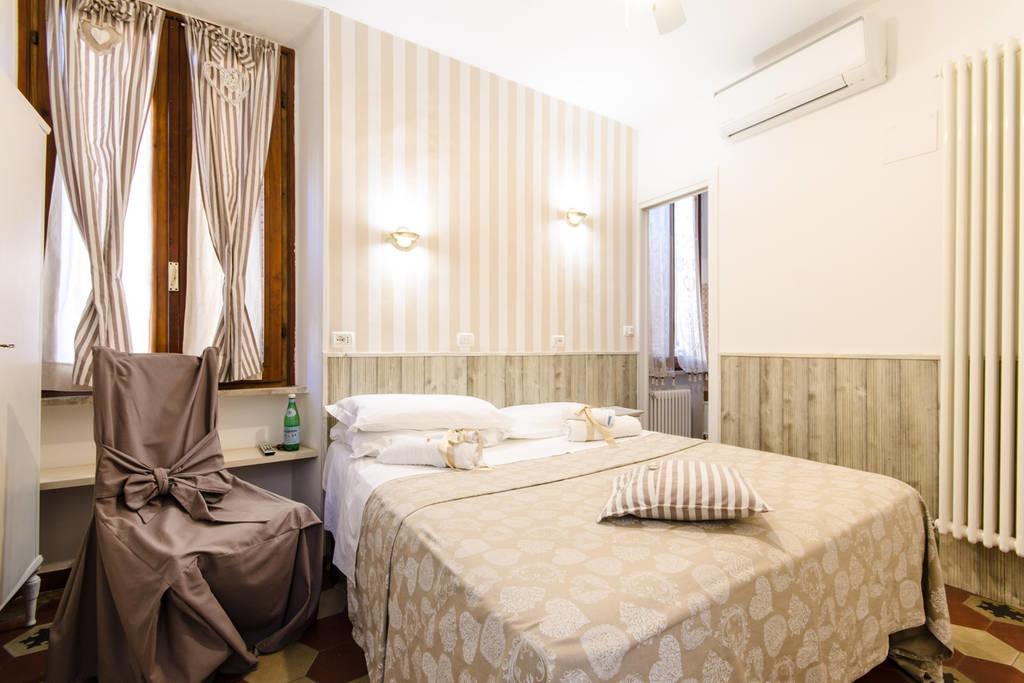 سان بنيديتّو ديل ترونتو B&B Del Castello الغرفة الصورة