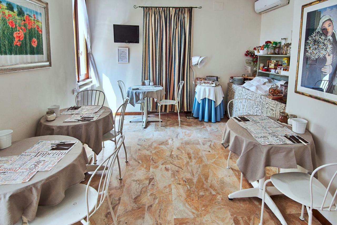 سان بنيديتّو ديل ترونتو B&B Del Castello المظهر الخارجي الصورة